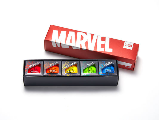 A set of five golf balls with Marvel Avengers characters, packaged in a box with 'MARVEL' text.